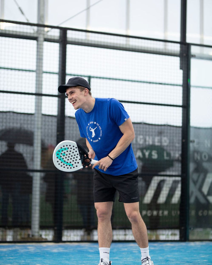 Toon De Smet, hoofdcoach, op de padelbaan